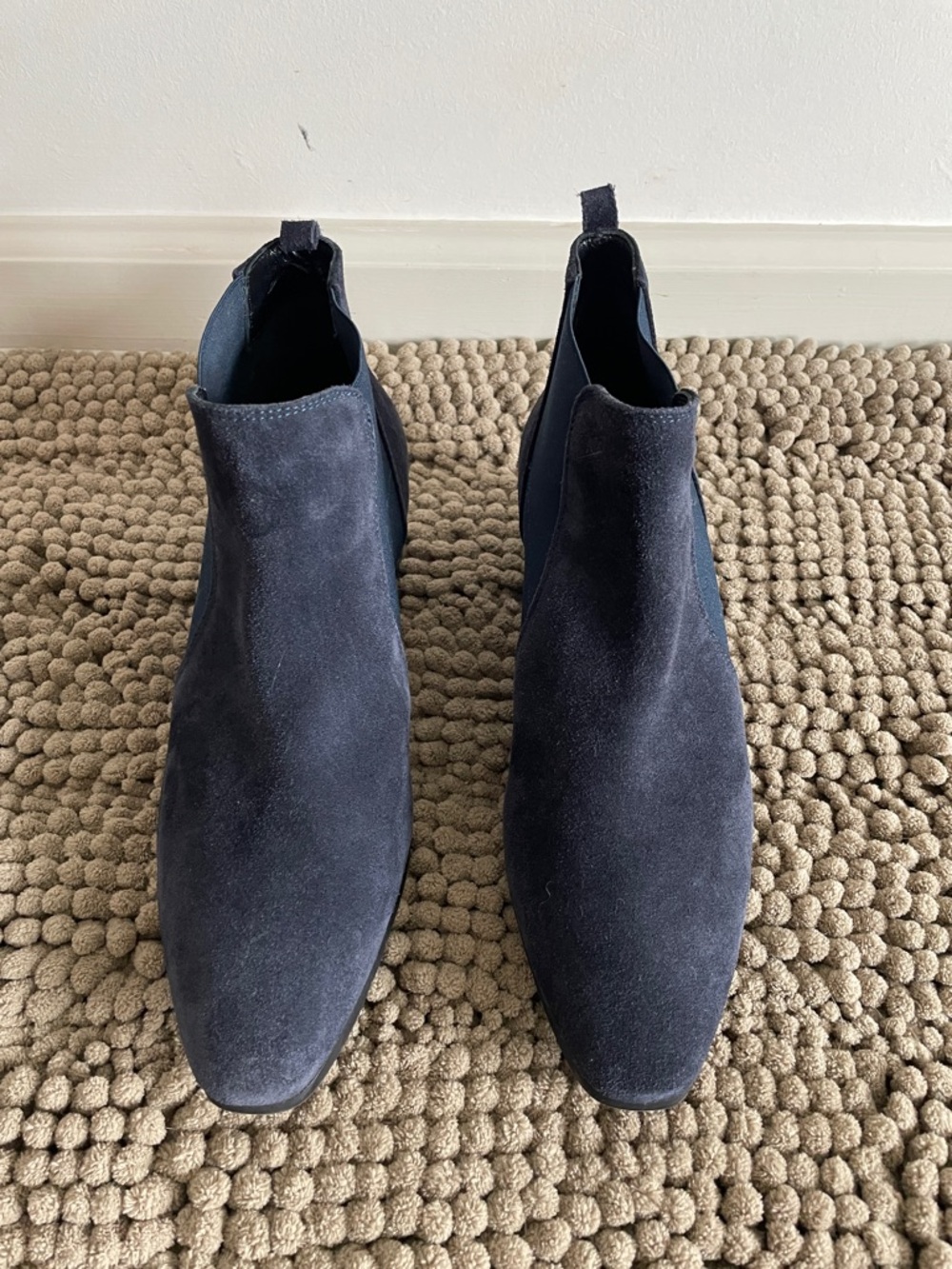 Aquatalia Women's Falco Suede Chelsea Boot
 Sz 9.5